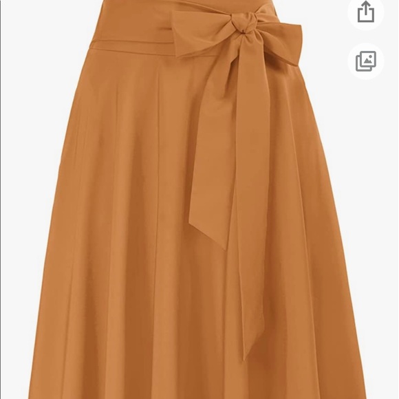 Beautiful flowing skirt with pockets! - Picture 4 of 5